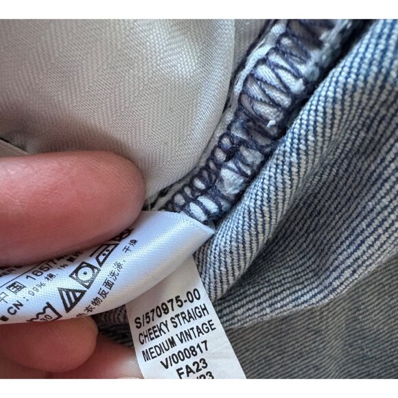 GAP Cheeky Straight High Rise Jeans Medium Wash Vintage Destructed Size 8 Long - Picture 7 of 11